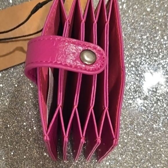 Steve Madden BFlora CC Wallet- Fushia - Picture 5 of 5